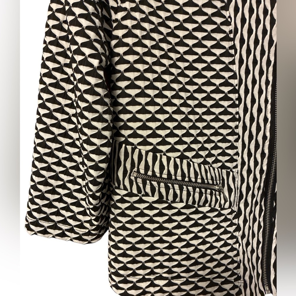 Chico's Travelers Geometric Pattern Zip Jacket Size 1 (Medium) - Picture 3 of 4